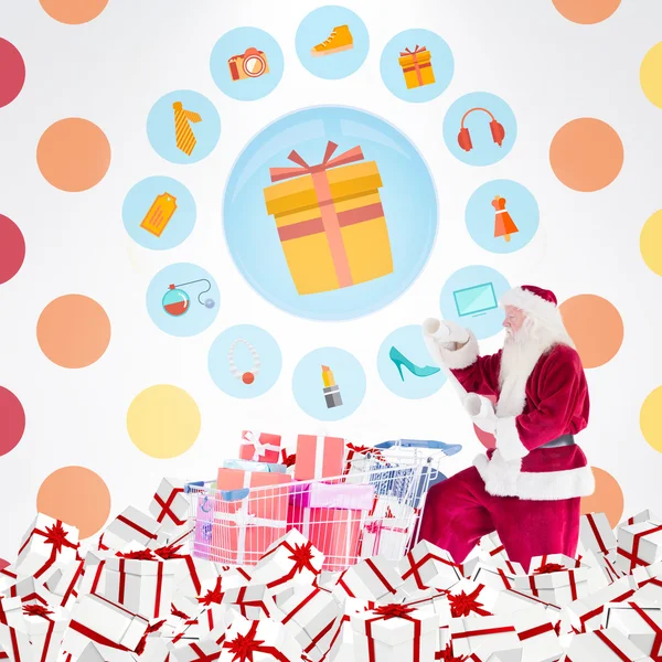 Санта доставляет подарки из тележки — стоковое фото