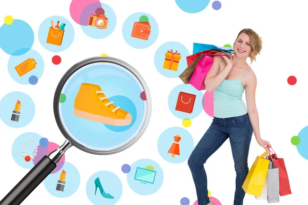 Femme debout avec des sacs à provisions — Photo