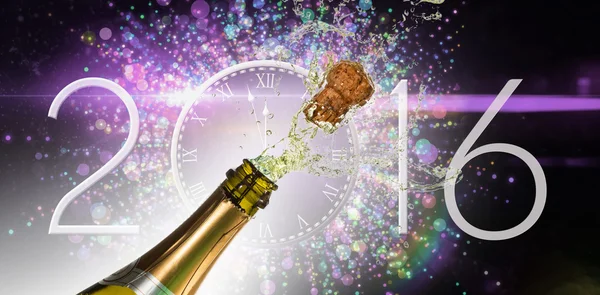 Samengestelde afbeelding van champagne popping — Stockfoto