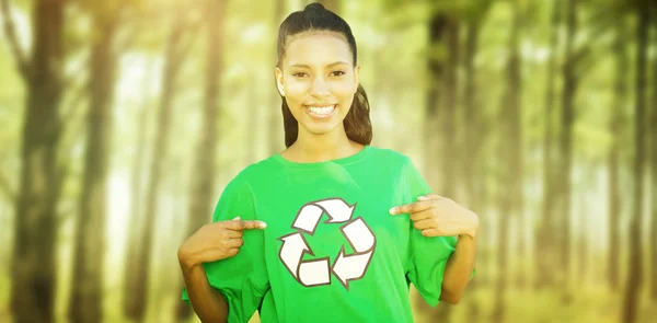 Happy environmental activist in the park — Stock Photo, Image