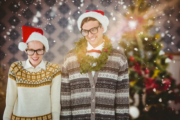 Man wearing green garland by woman — Stock Photo, Image