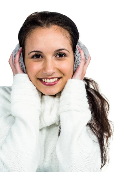 Mulher atraente em earmuffs — Fotografia de Stock