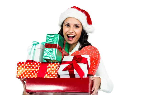 Lächelnde Frau mit Geschenken — Stockfoto