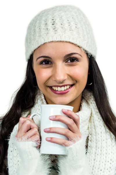 Sorrindo mulher segurando copo branco — Fotografia de Stock