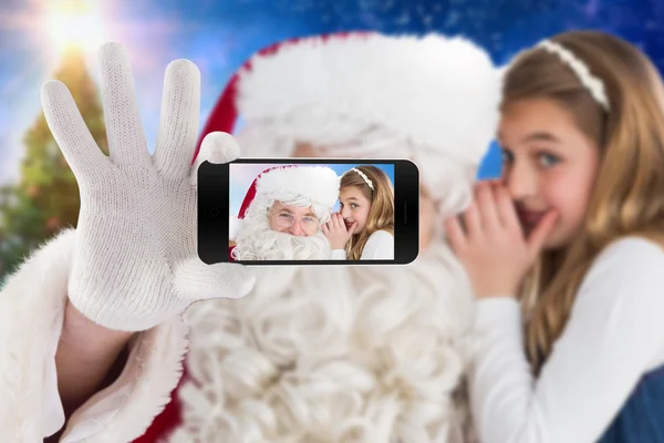 Santa segurando telefone celular — Fotografia de Stock