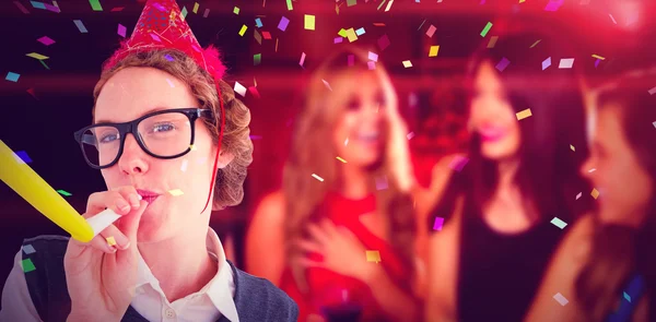 Geeky hipster indossa un cappello da festa — Foto Stock