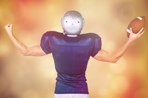 American football player flexing muscles — Stock Photo, Image