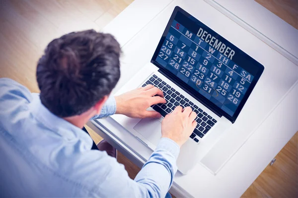 Man met laptop — Stockfoto