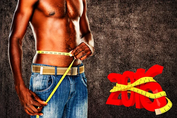 Přizpůsobit shirtless muž měřící pás — Stock fotografie