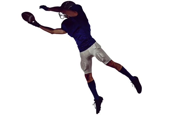 Спортивный игрок ловит мяч в воздухе — стоковое фото