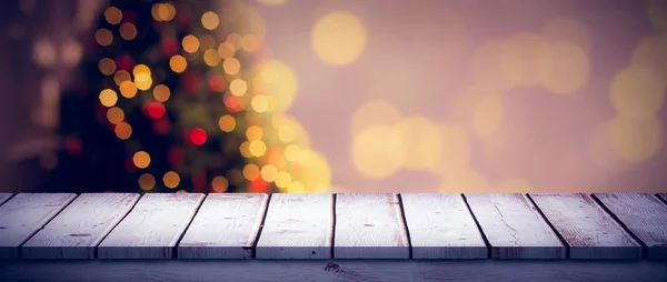 Mesa de madeira com árvore de natal — Fotografia de Stock