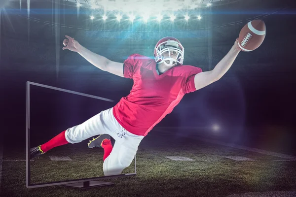 Jogador de futebol americano marcando um touchdown — Fotografia de Stock