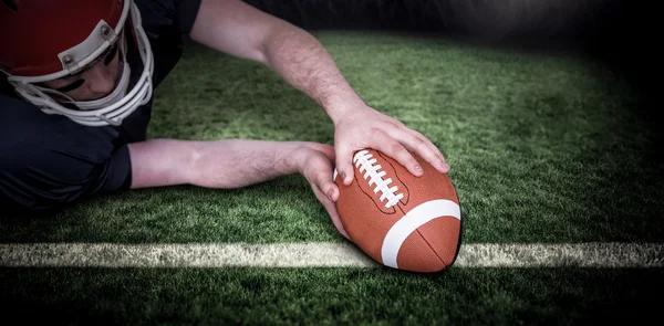 American football speler scoren een touchdown — Stockfoto