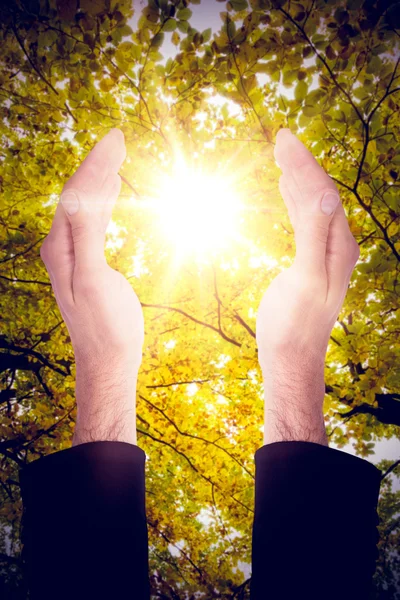 Immagine composita di primo piano di uomo d'affari con le mani vuote aperte — Foto Stock