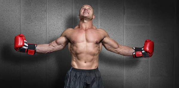 Boxer met uitgestrekte armen — Stockfoto