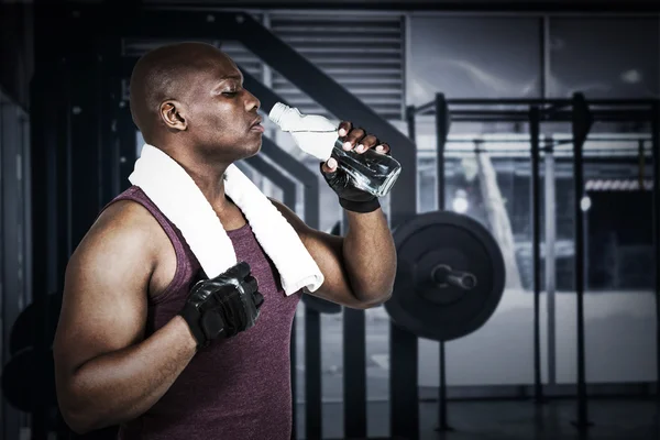 Fit man exercising with barbell — Stock Photo, Image