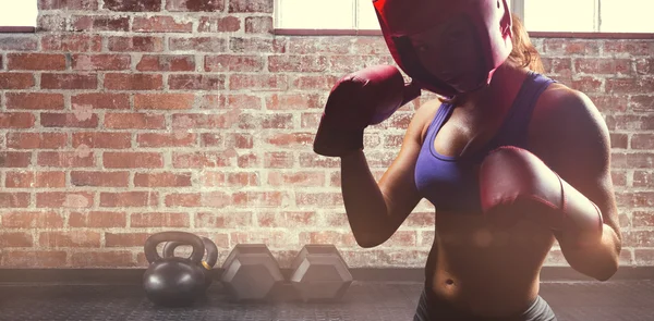 Retrato de mujer luchadora con postura de lucha — Foto de Stock