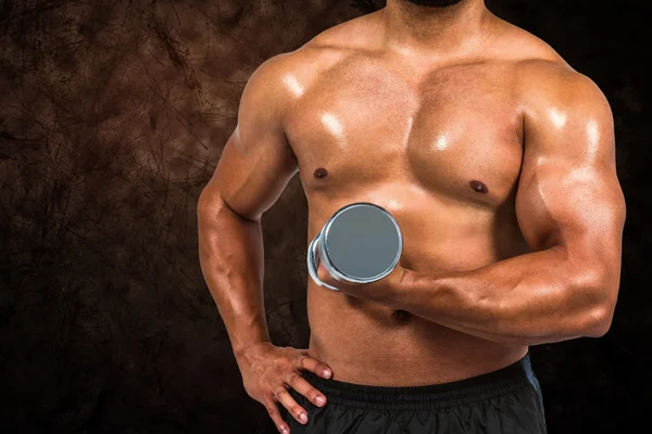 Muscular hombre levantando pesada mancuerna — Foto de Stock