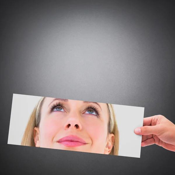 Hands aanduiding foto van lachende vrouw — Stockfoto