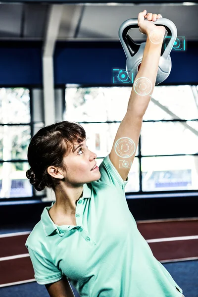 Kvinna arbetande ute i gym — Stockfoto