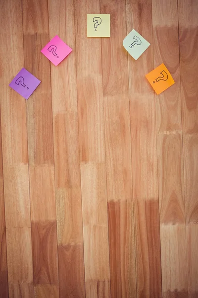 Punto interrogativo su 5 post-it — Foto Stock