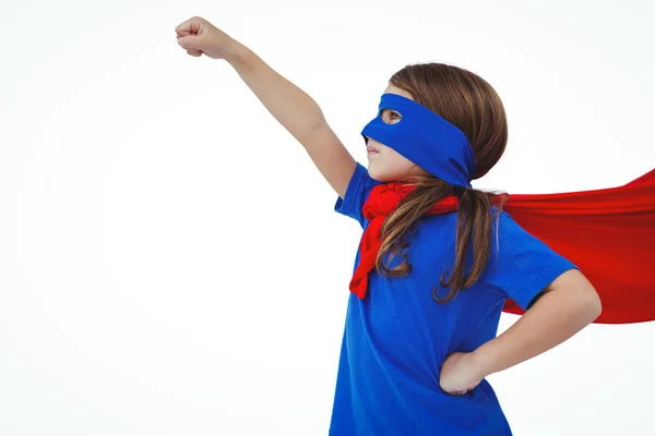 Девушка в маске, притворяющаяся супергероем — стоковое фото