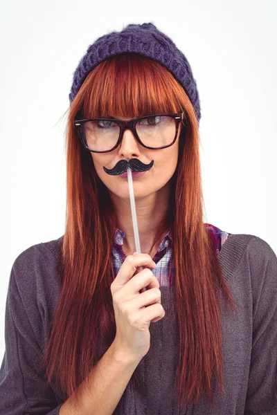 Leende hipster kvinna med mustasch — Stockfoto