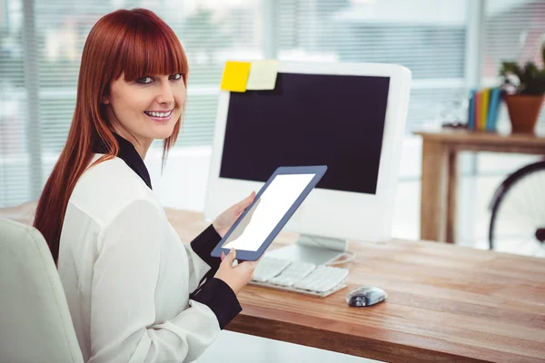 Hipster businesswoman using her tablet — Stock Photo, Image