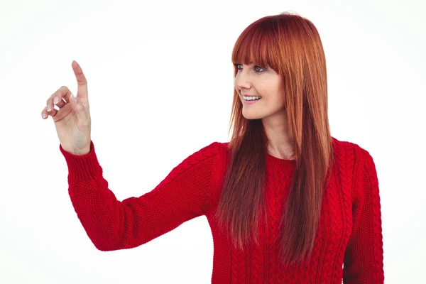 Lachende hipster woman wijzend iets — Stockfoto