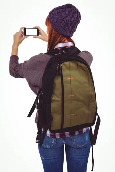 Sorrindo hipster mulher tomando selfie — Fotografia de Stock