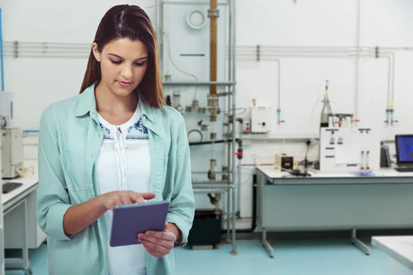 Bella ragazza con tablet — Foto Stock