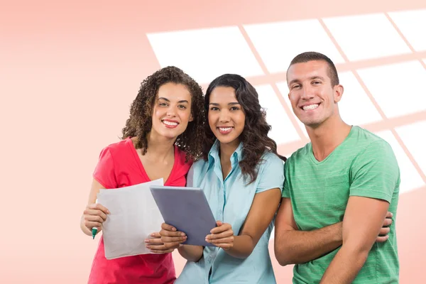 Sonriente gente creativa de negocios — Foto de Stock