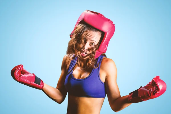 Retrato de luchador loco con los brazos extendidos — Foto de Stock