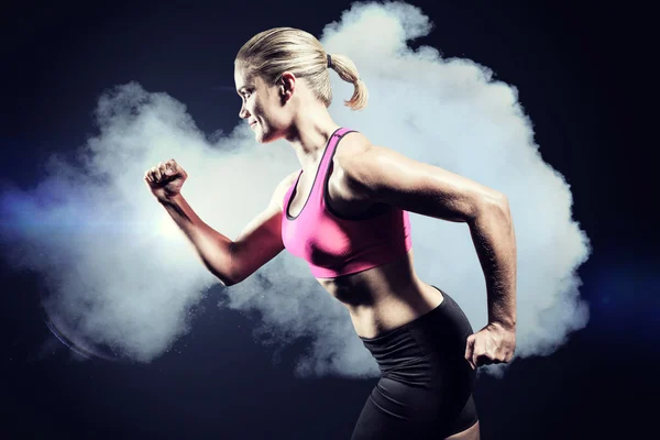 Muskulös kvinna kör i sportkläder — Stockfoto