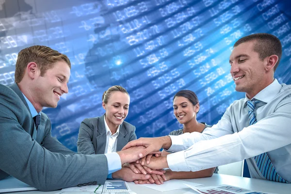 Equipe de negócios celebrando um bom trabalho — Fotografia de Stock