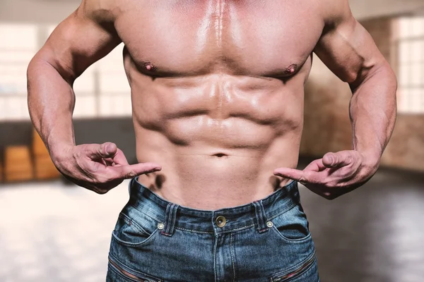 Midsection of shirtless man pointing at abs — Stock Photo, Image