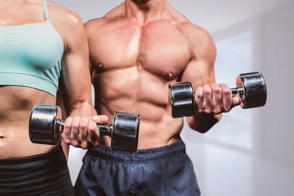 Midsection för kvinna och man utövar — Stockfoto