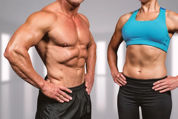 Sección media del hombre y la mujer musculosos — Foto de Stock