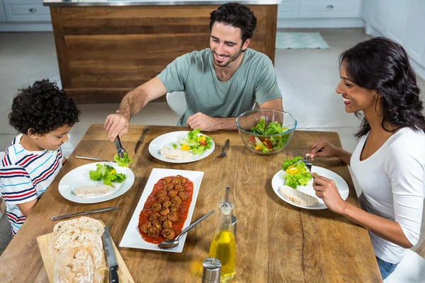 Szczęśliwe rodziny obiad razem — Zdjęcie stockowe