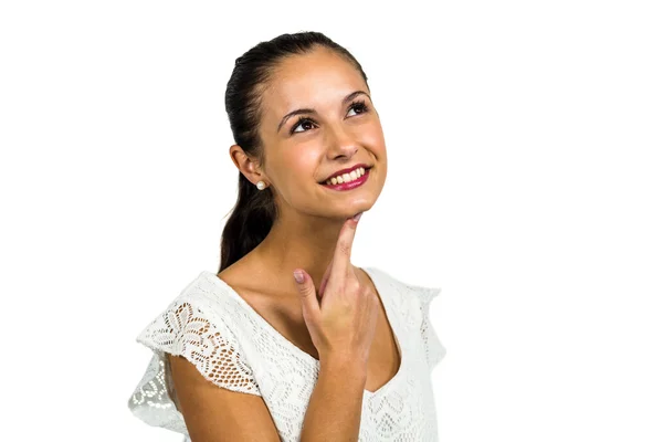 Usmívající se zamyšleně žena s prstem na bradě — Stock fotografie