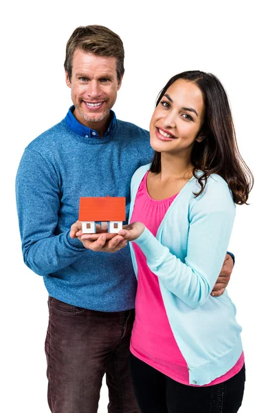 Portrait of couple holding model house — Stock Photo, Image
