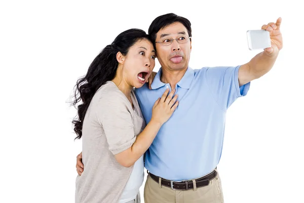 Hombre y mujer tomando una foto —  Fotos de Stock