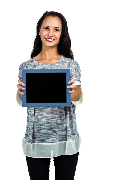 Kadın gösteren tablet ekran gülümseyen portresi — Stok fotoğraf