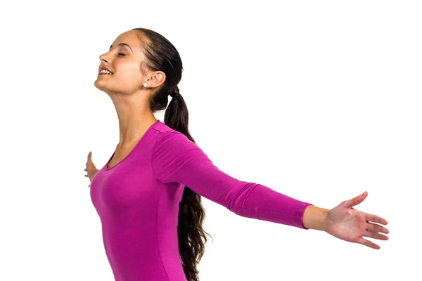 Mujer sonriente con los brazos extendidos — Foto de Stock