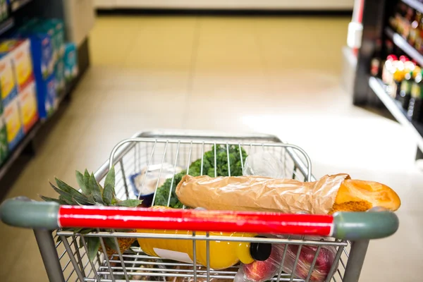 Carrinho de compras cheio — Fotografia de Stock