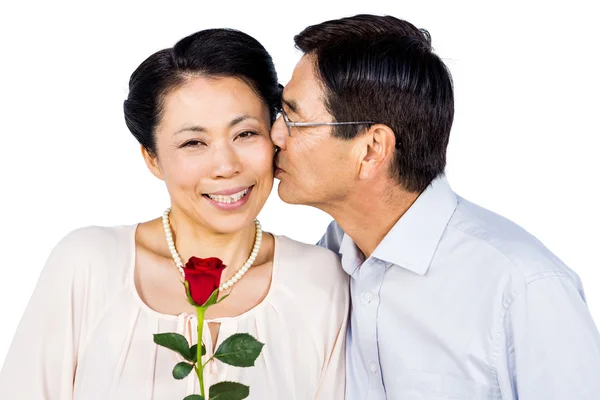 Ältere asiatische Paar mit rose — Stockfoto