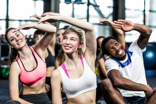 Fit lächelnde Gruppe beim Sport — Stockfoto