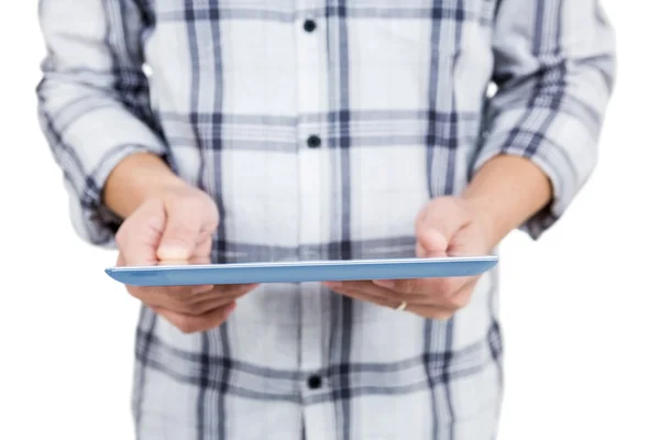 Homem Casual Usando Tablet PC — Fotografia de Stock