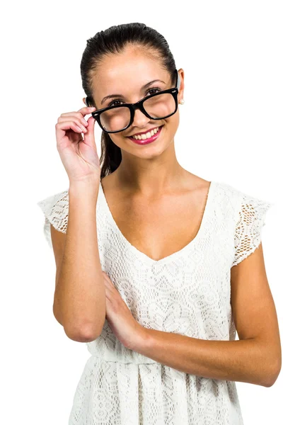 Sorrindo mulher segurando óculos — Fotografia de Stock