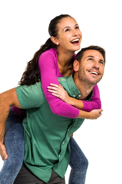 Sonriente hombre dando cerdito de nuevo a su novia —  Fotos de Stock